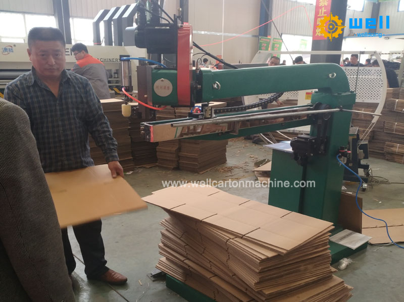 Padel box stitcher machine
