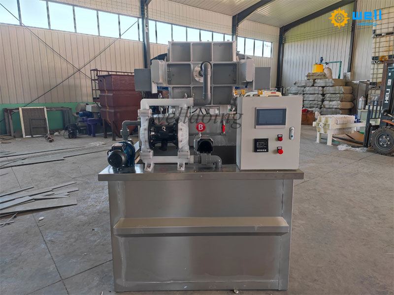 Heavy metal sewage filtrate machine