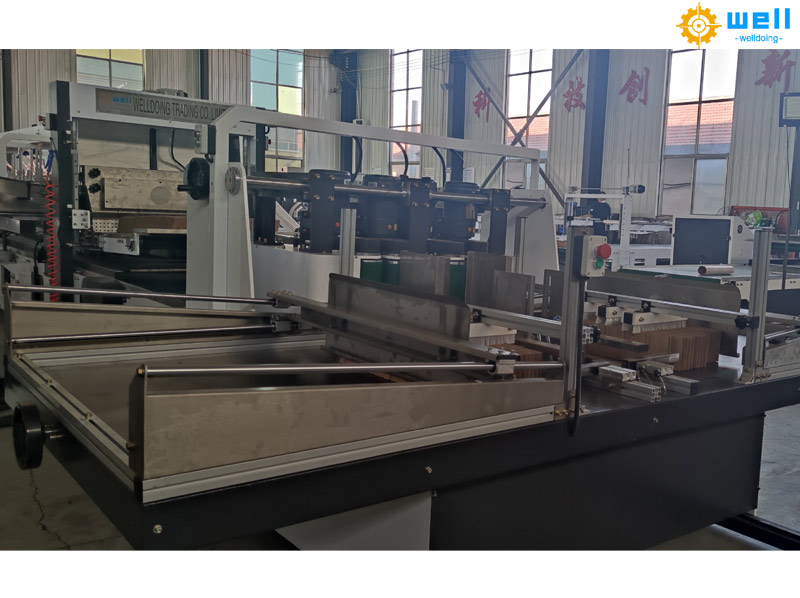 High quality automatic partition assembling inserting machine High quality automatic partition assembling inserting machine