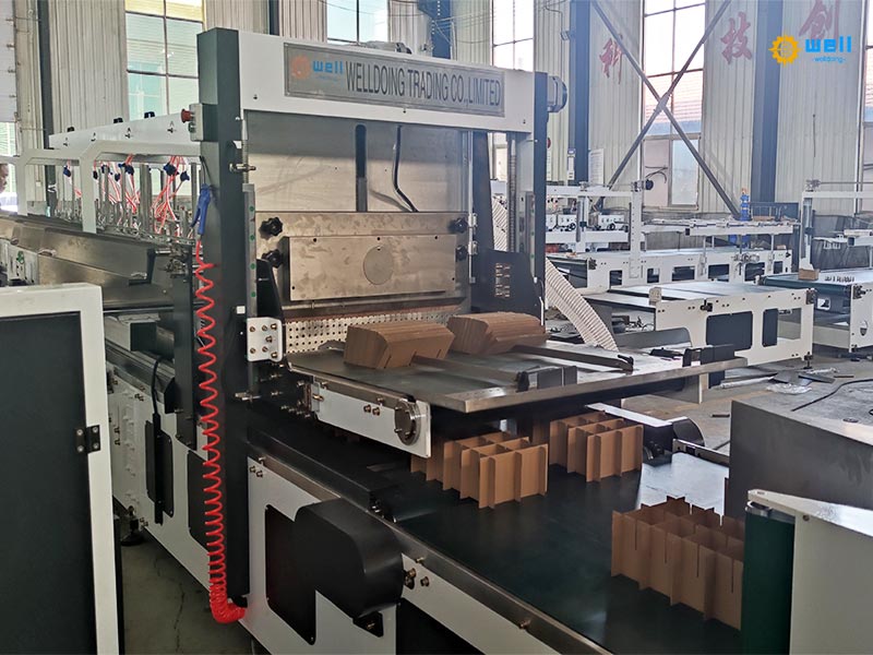 Fully automatic carton partition assembling inserting machine