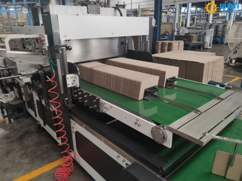Drink carton partition assembly machine