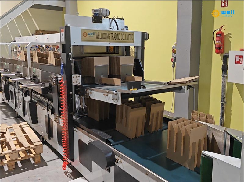 Auto corrugated partition assembler machine