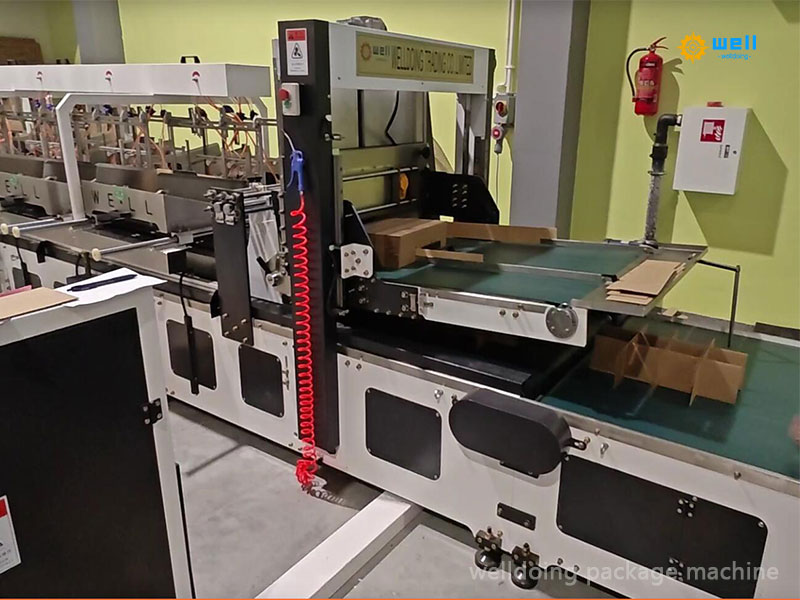 Milk box automatic partition assembler machine