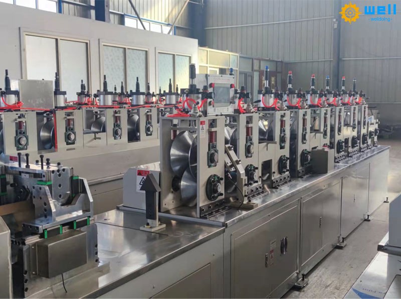 Kraft paper corner protector production line